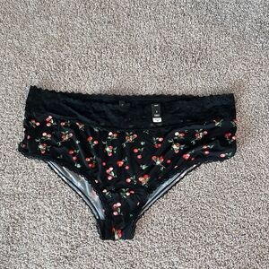 Torrid Curve Women’s Panties with Cherry’s 

Size 4 (26)

NWT
